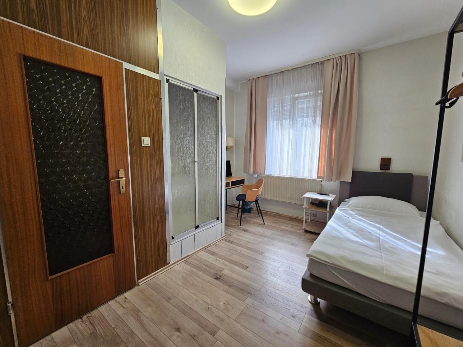 Hotel Haus Isenburg ノイ・イーゼンブルク エクステリア 写真