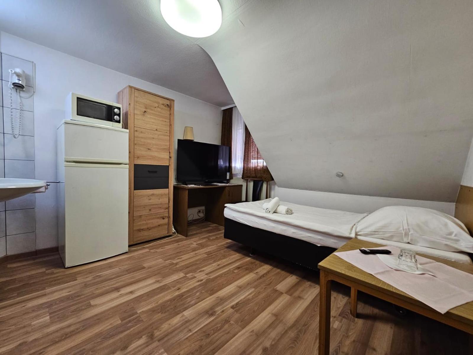 Hotel Haus Isenburg ノイ・イーゼンブルク エクステリア 写真