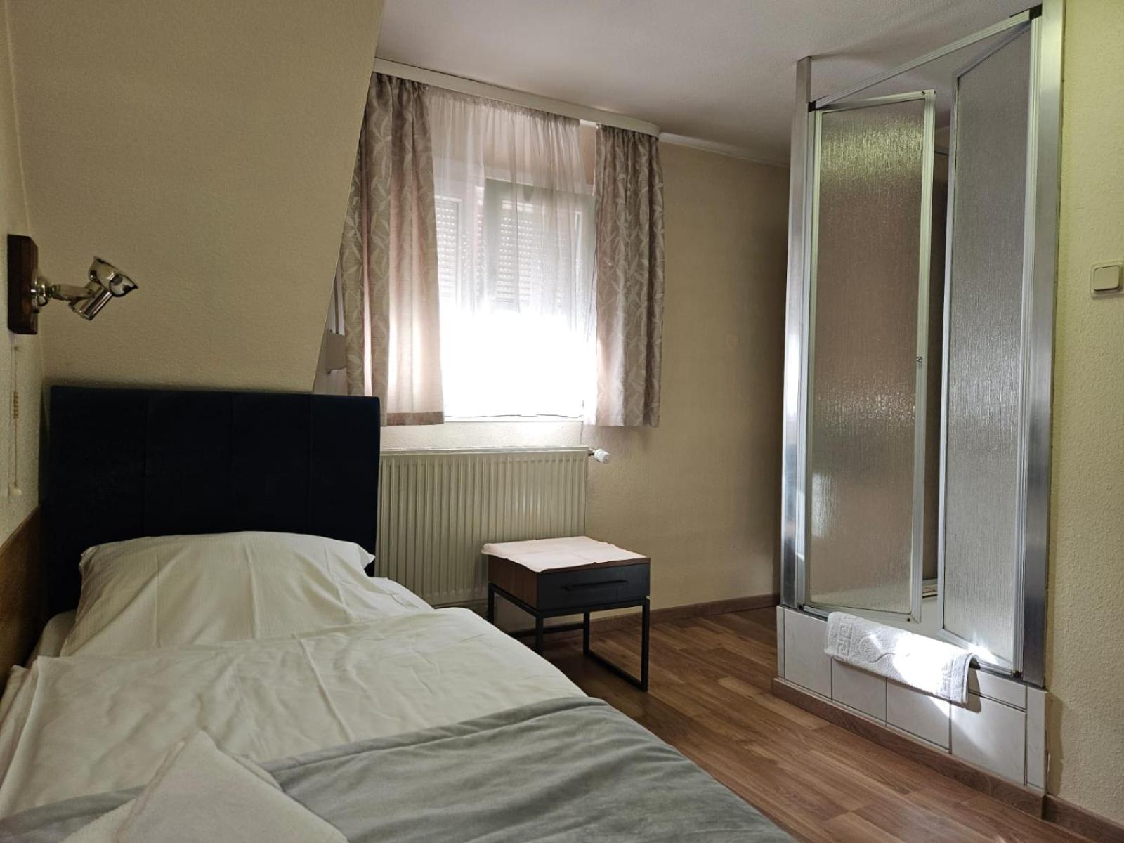 Hotel Haus Isenburg ノイ・イーゼンブルク エクステリア 写真
